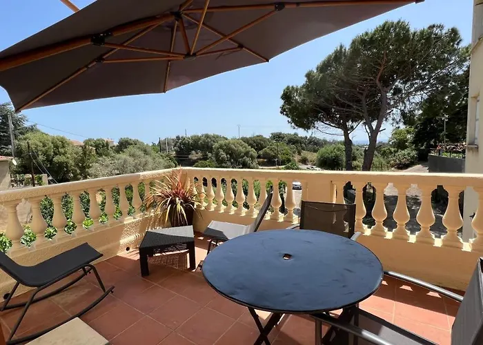 Calme Avec Terrasse Proche Du Centre Et De La Mer, Parking, Internet Apartment