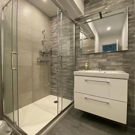 Calme Avec Terrasse Proche Du Centre Et De La Mer, Parking, Internet Apartment