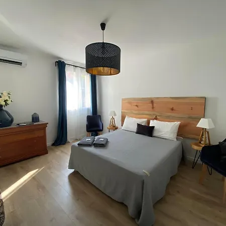 Apartment Calme Avec Terrasse Proche Du Centre Et De La Mer, Parking, Internet Bastia (Corsica)