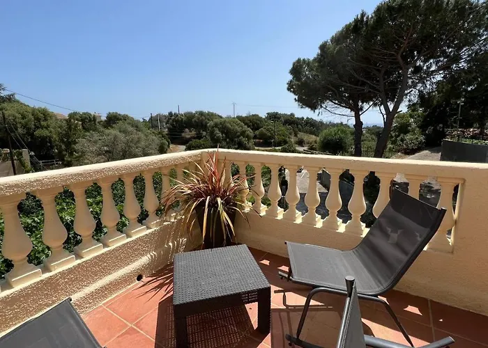 Apartment Calme Avec Terrasse Proche Du Centre Et De La Mer, Parking, Internet *